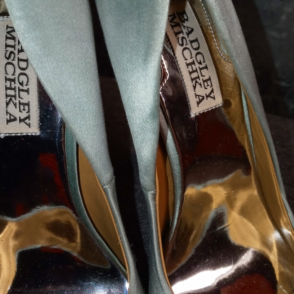 BADGLEY MISCHKA (Kiara) - Picture 2 of 3